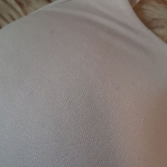 Barely There Light Pink Underwire Bra Size 36D - Picture 4 of 6